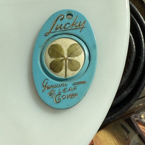 Lord Calvert Whiskey Keychain Advertisement Vintage 4 Leaf Clover Blue - Picture 3 of 5